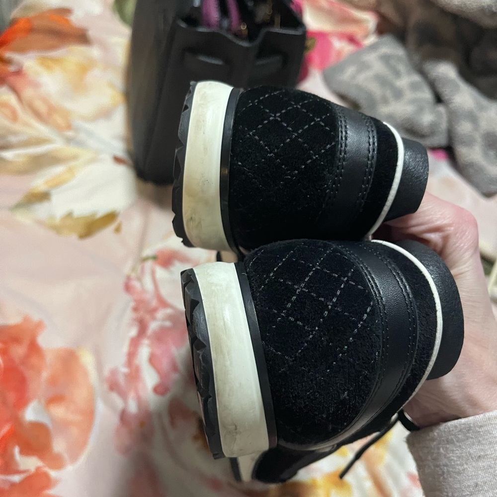 CHANEL Black and White Lace-Up Sneakers - Picture 5 of 5